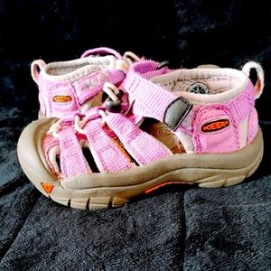 KEEN Footwear Newport H2 Girls Unisex Pink Strapped Walking/Hiking Shoes 9 GOOD